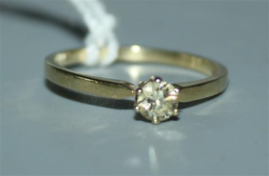 14ct gold and solitaire diamond ring.